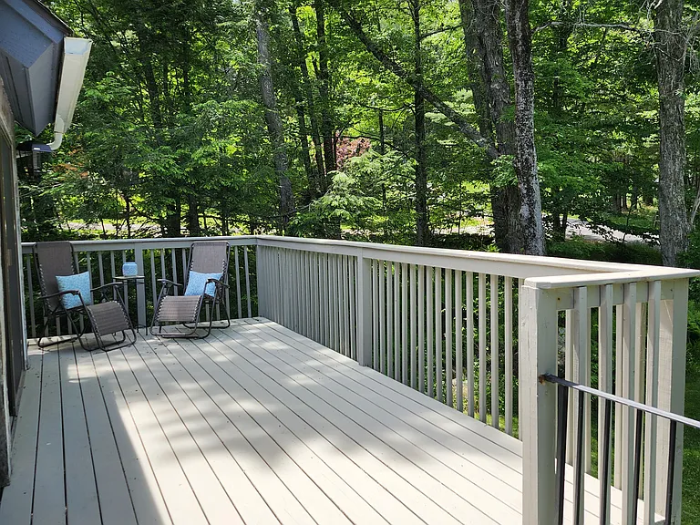 421 E Hyerdale Dr — Photo 16
