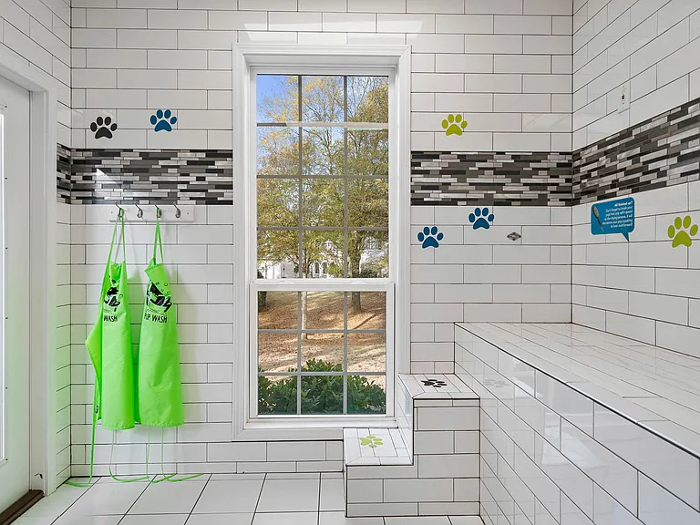 Pet wash at Hawthorne at the Carlyle in Greenville, SC