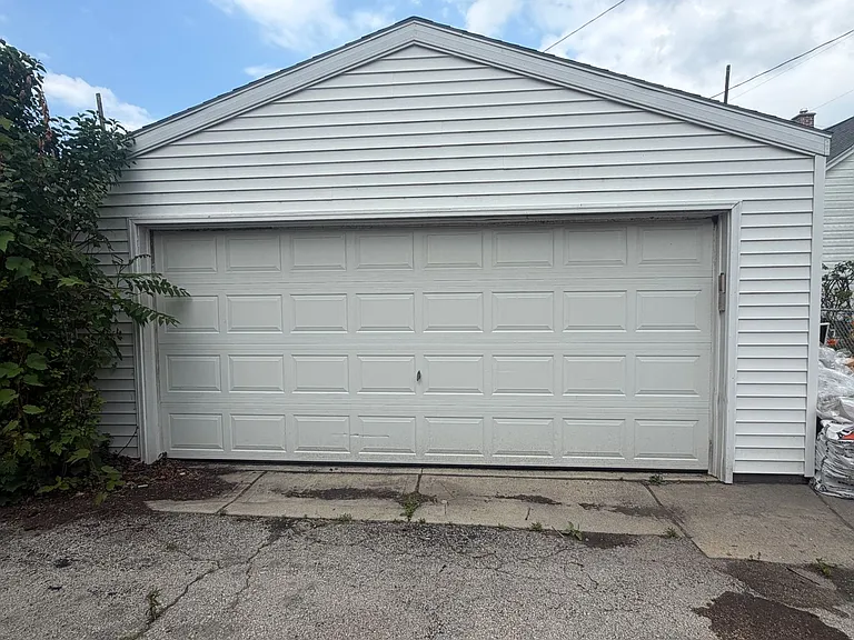 3504 S Clement Ave — Photo 2