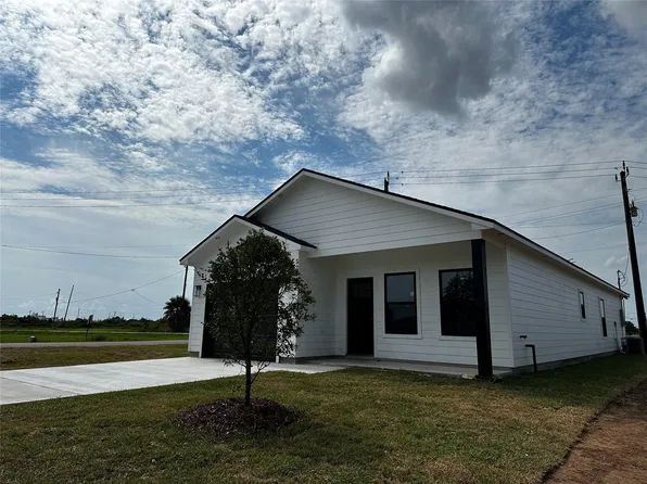 523 S Avenue F, Freeport, TX 77541