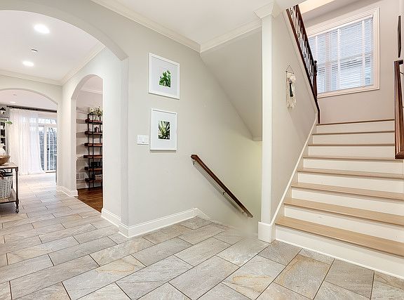 3rd image of 1642 Finsbury Ln