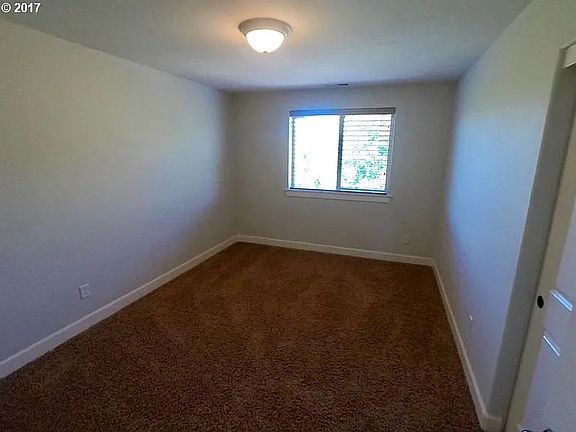 3rd image of 4545 NW Fremont St