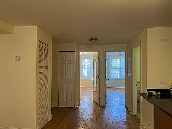2nd image of 5320 N Francisco Ave APT 1S