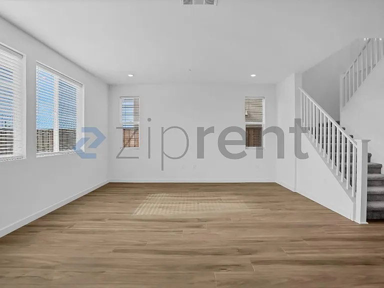 121 Dogwood Ct — Photo 14