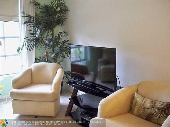 3rd image of 2210 NE 67th St APT 1207