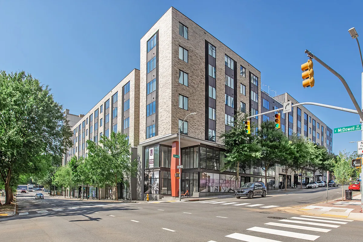 Building Photo - The L Apartments
