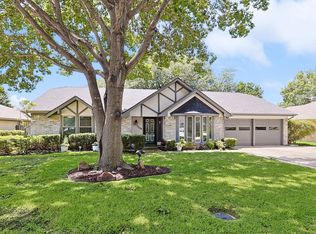 3208 Avon Dr, Arlington, TX 76015