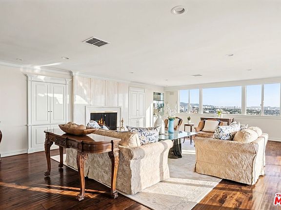 4th image of 838 N Doheny Dr #Phc