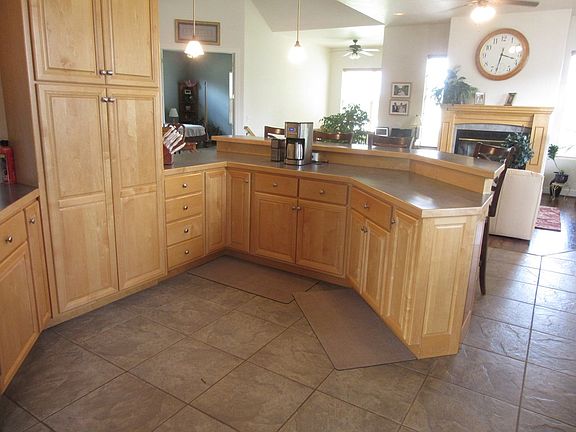 4th image of 203 Sandia Cir
