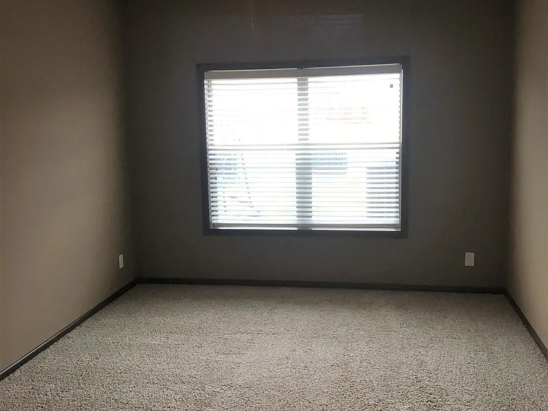 1211 NE Windsor Dr #202 — Photo 8