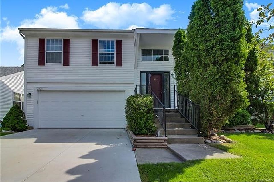1st image of 2221 W Miller Cir