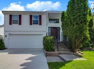 2221 W Miller Cir, Westland, MI 48186
