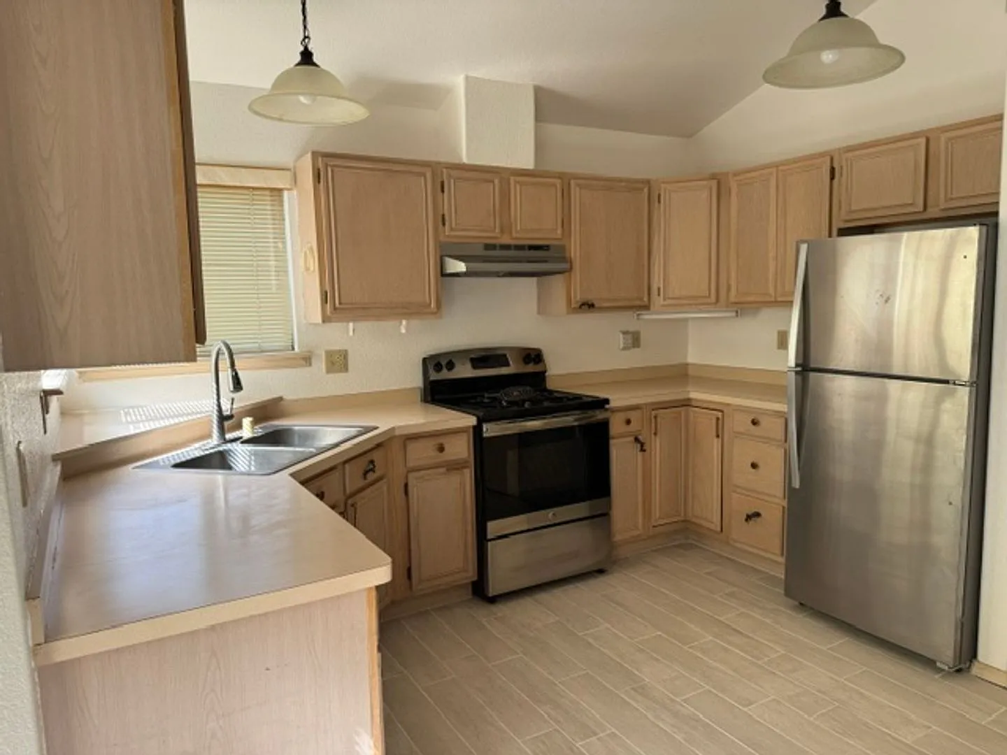 Clean 3 Bedroom Home For Rent — Photo 3