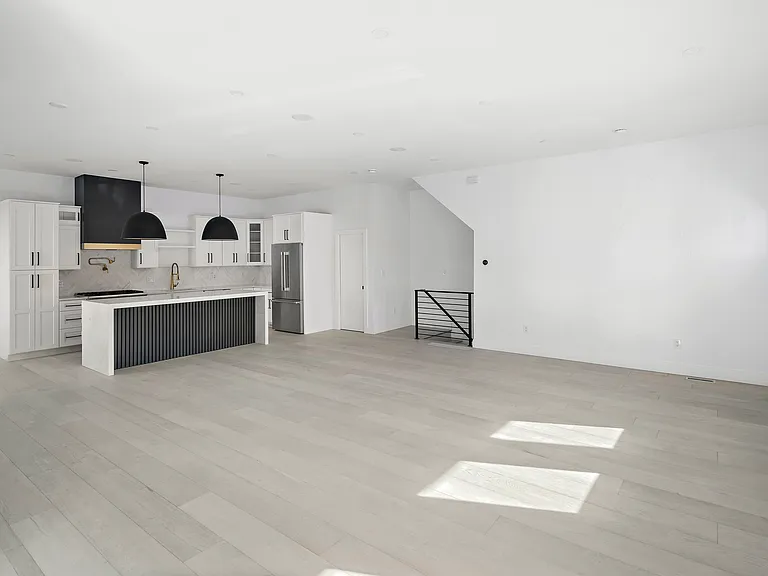 21 Woodbine St #21 — Photo 10