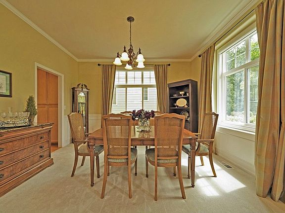 4th image of 20582 NE 33rd Ct