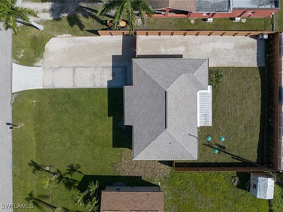 3rd image of 211 Crescent Lake Dr