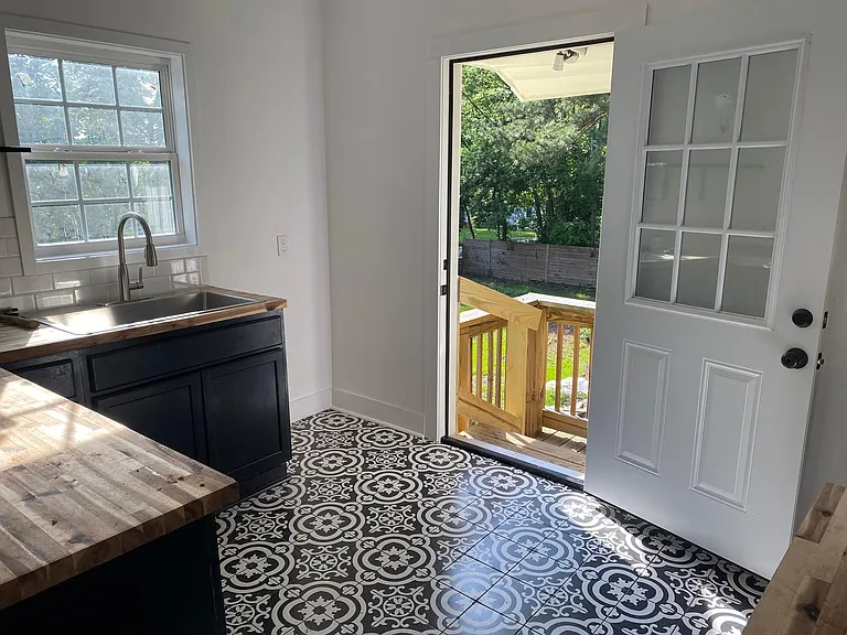 318 E Ridgeway St — Photo 5