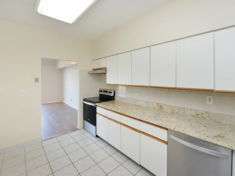 1077 River Rd #Penthouse 6 — Photo 15