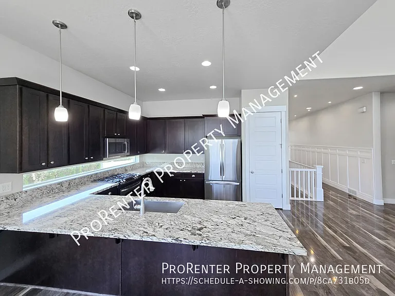 1308 E Maple Way — Photo 5
