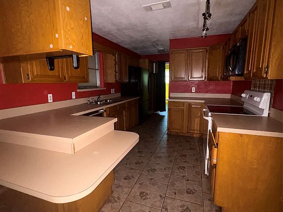 3rd image of 7608 Evergreen Rd