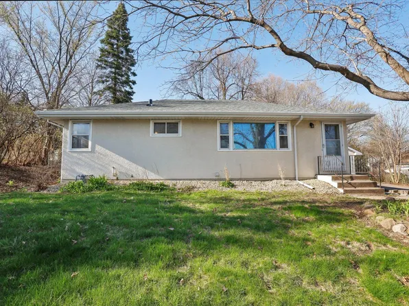 1939 County Road B E, Maplewood, MN 55109