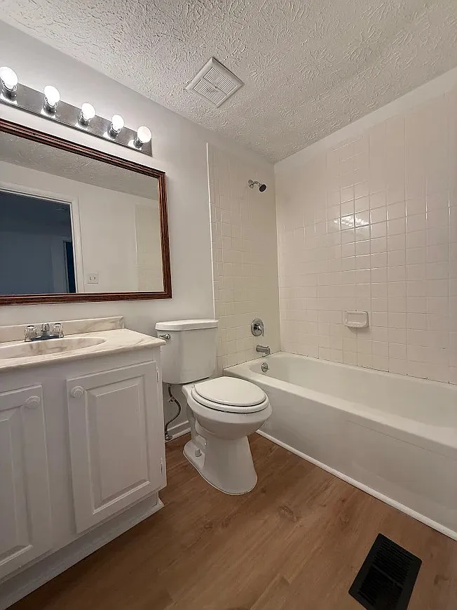 4 bed, 2.5 bath, 1880 sqft, $2,350 — Photo 4