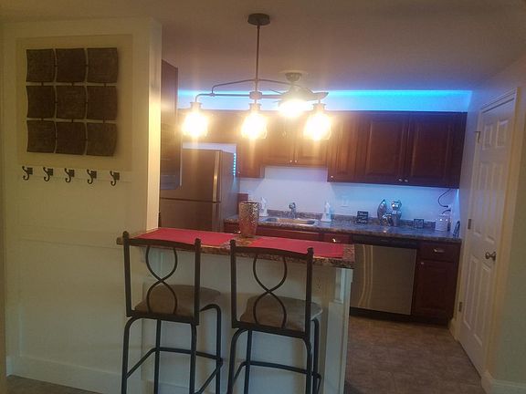 Kitchen Breakfast Bar