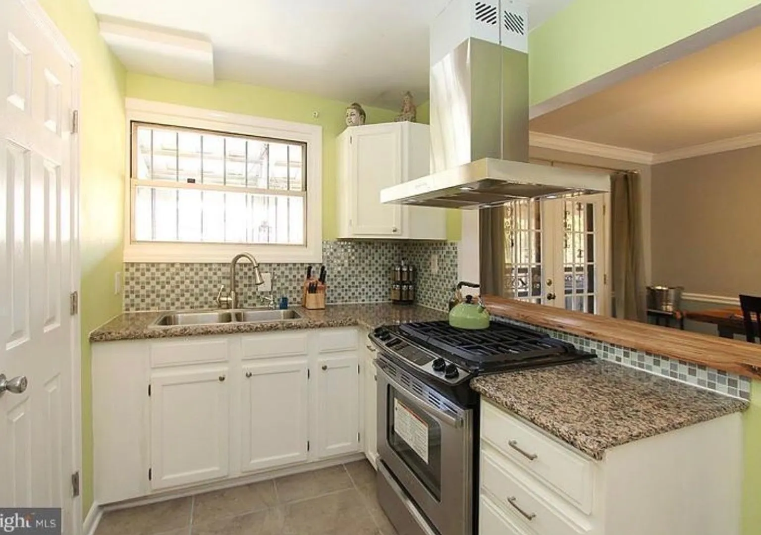 Pet and Family Friendly 3BR House with Parking and Fenced Backyard in Washington, DC — Photo 2