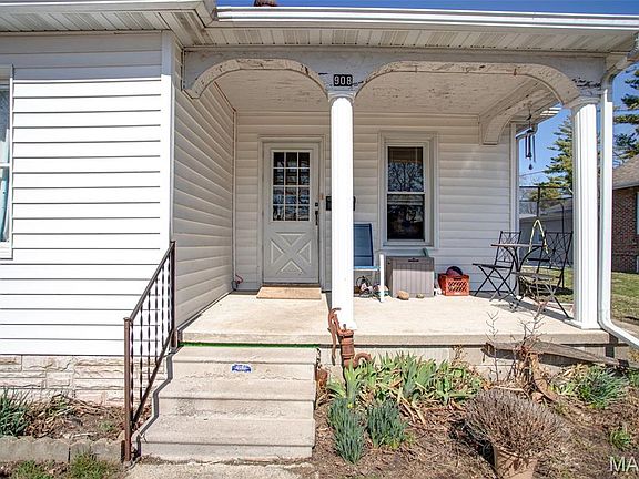 4th image of 908 Locust St