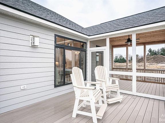 4th image of 336 Arbor Ln
