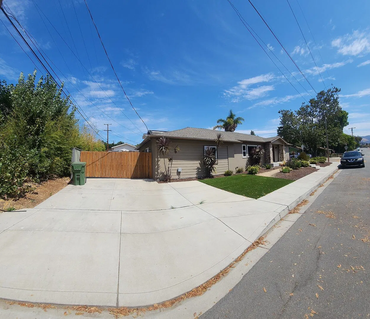 Beautiful upgraded home near campus! — Photo 1