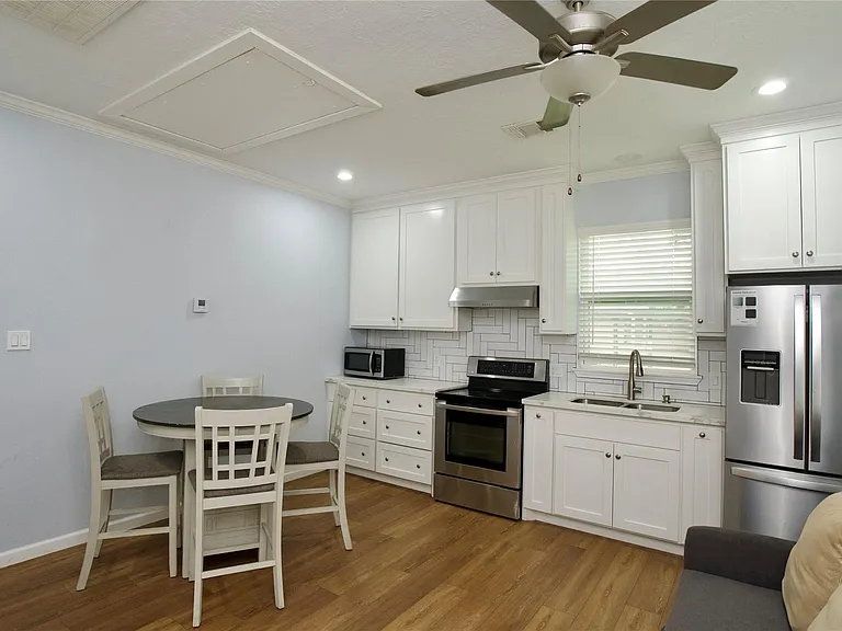 3710 Yellowstone Blvd — Photo 2