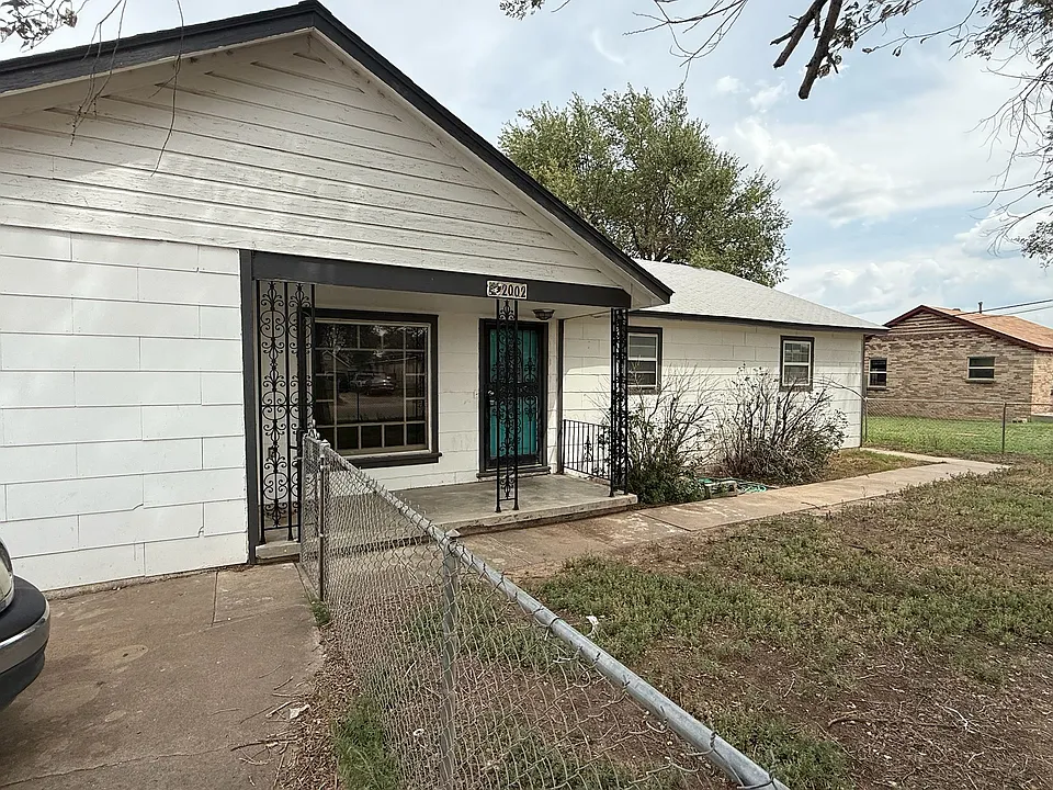 2002 N Mirror St