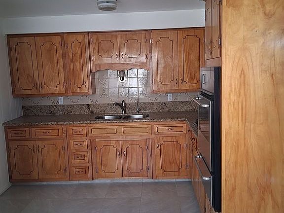 4th image of 1111 E Taos Dr