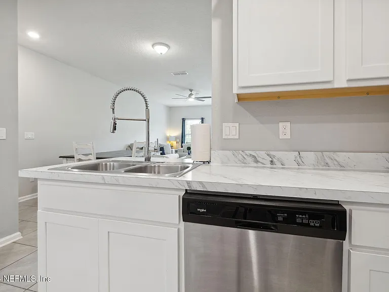 936 Capitol Pkwy — Photo 10