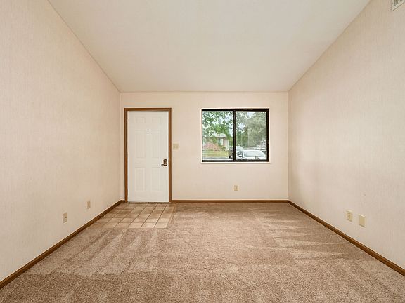 5th image of 2404 Royal Meadow Ln