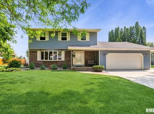 229 Cragmor Dr, Clinton, IA 52732