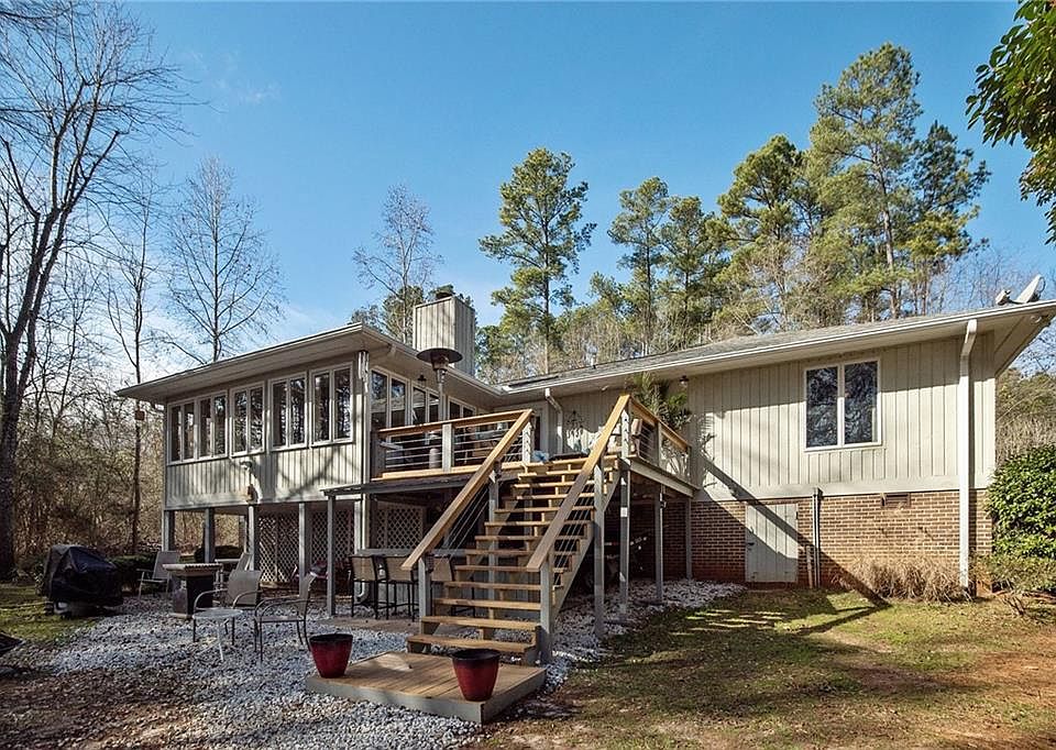 1st image of 105 Forest Dr