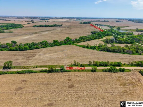 1816 238th Rd, Seward, NE 68434