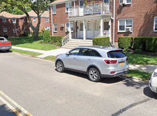 22110 64th Ave, Oakland Gardens, NY 11364