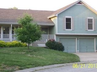 1902 Apache Ct, Greenwood, MO 64034