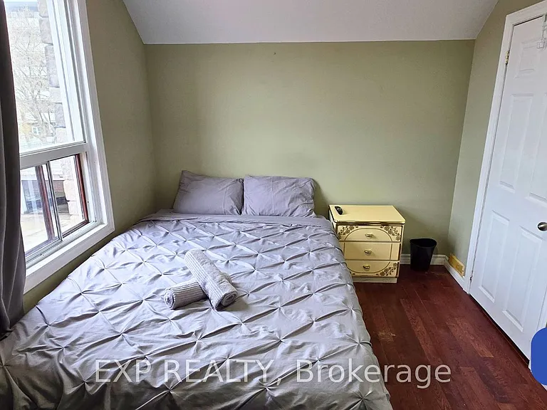 1562 Jane St — Photo 18