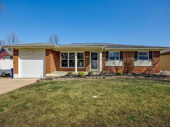 4652 Villa Knoll Dr, Saint Louis, MO 63128