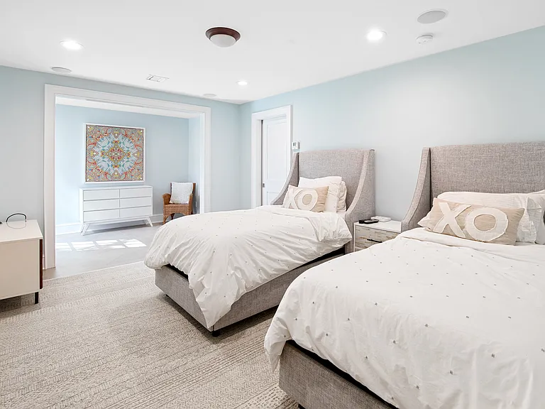 28 Washington Dr — Photo 11
