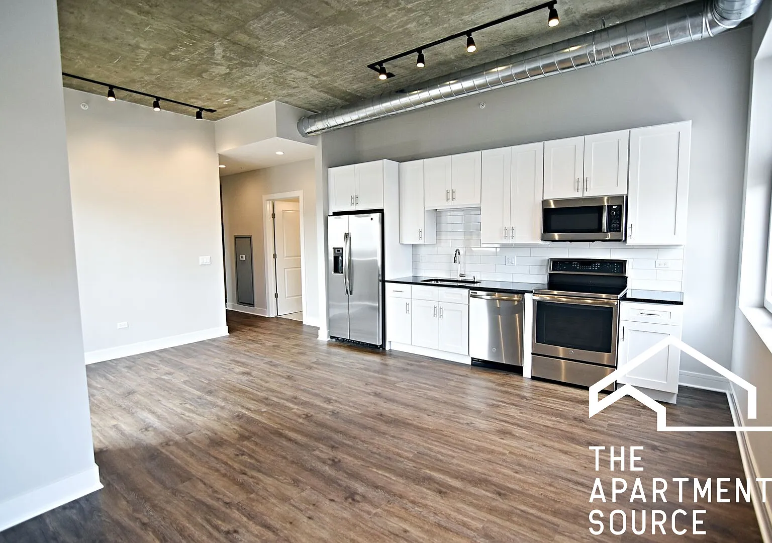 2 bed, 1000 sqft, $3,300 — Photo 4