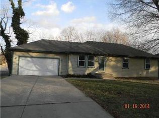 8701 Stark Ave, Raytown, MO 64138