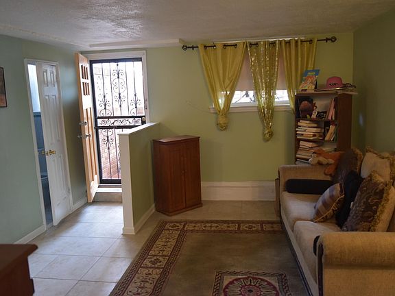 Living room (furniture included)