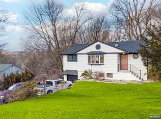 51 Yawpo Ave, Oakland, NJ 07436