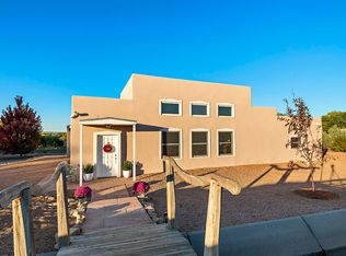33 W Sombrillo Rd, Espanola, NM 87532