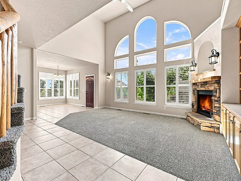 2425 Vanreen Dr — Photo 8